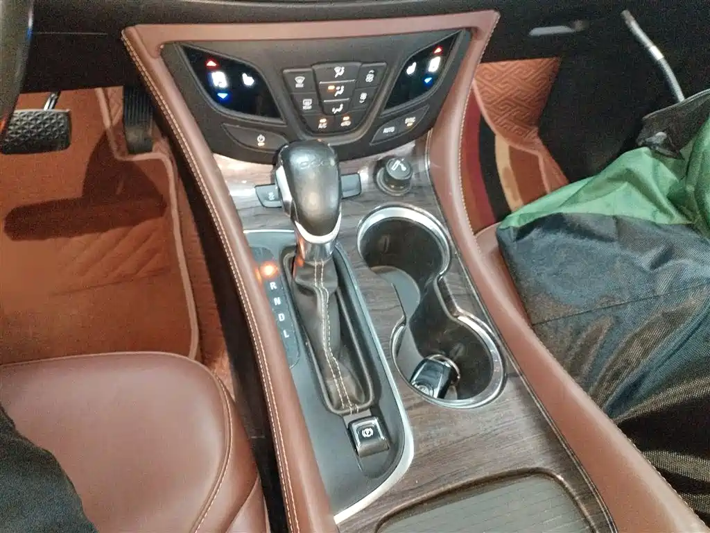 Buick Envision Plus 2017 — фото 12