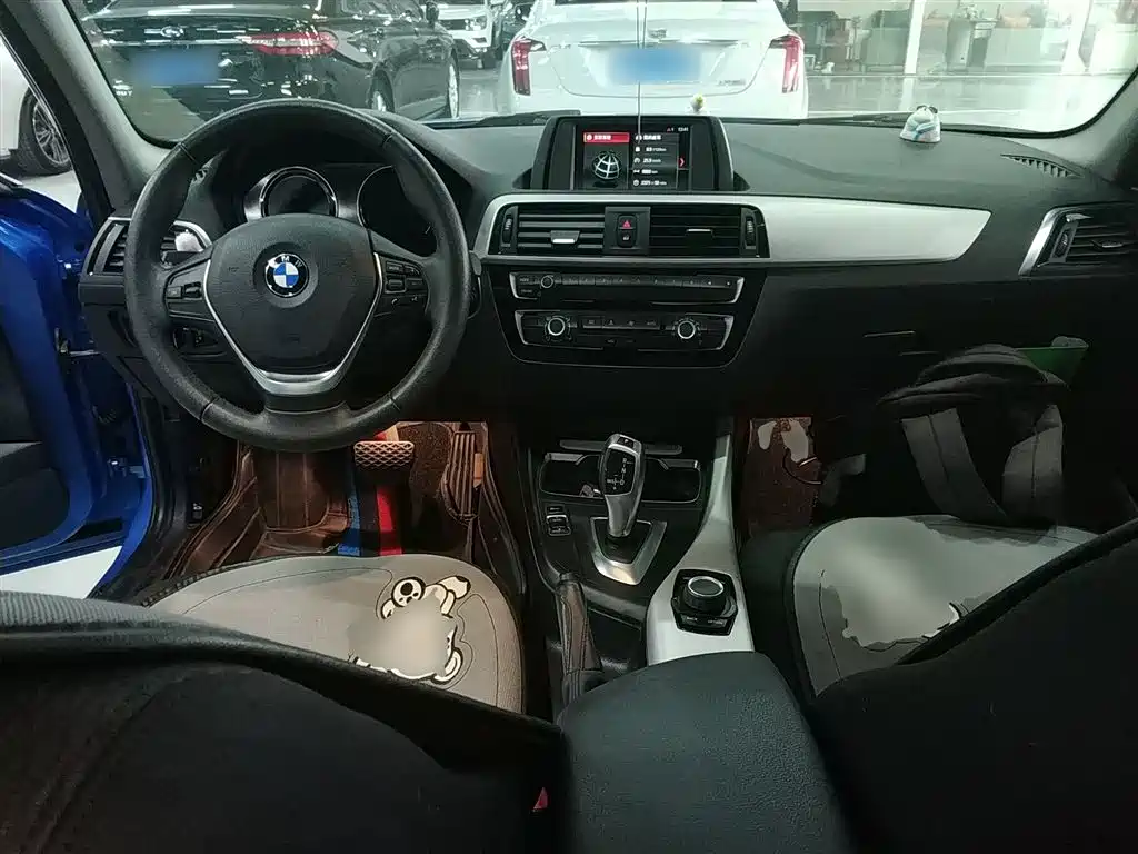 BMW 1 Series 2018 — фото 12
