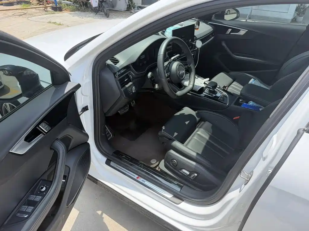 Audi A4L 2025