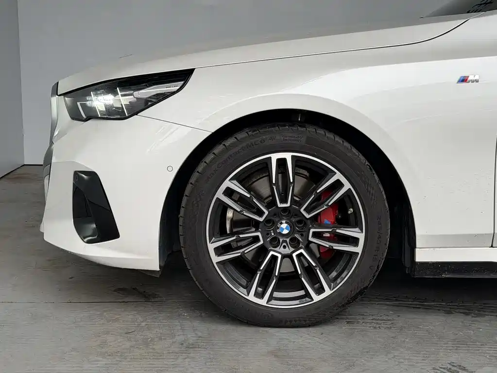 BMW 5 Series 2025 — фото 15