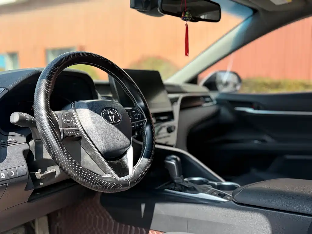 Toyota Camry 2022 — фото 11