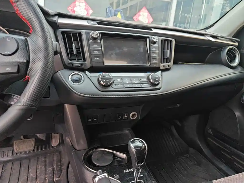 Toyota RAV4 2017 — фото 13
