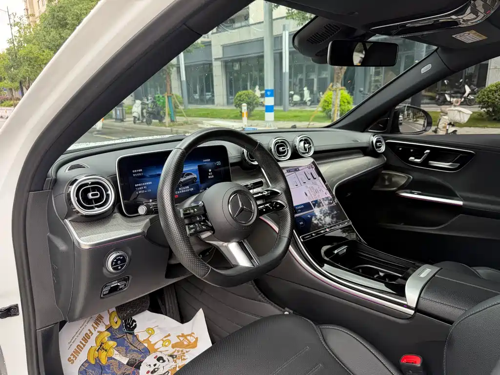Mercedes-Benz C-Class 2023 — фото 7