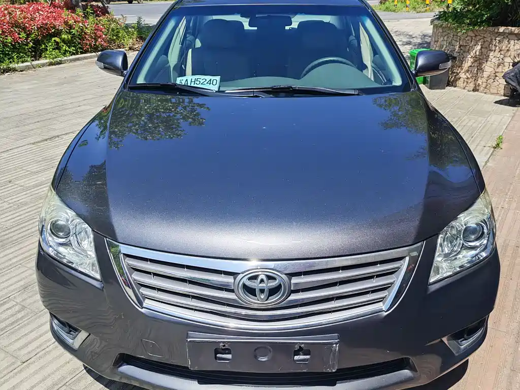 Toyota Camry 2010 — фото 2