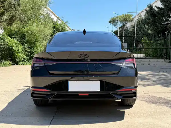 Hyundai Elantra 2022