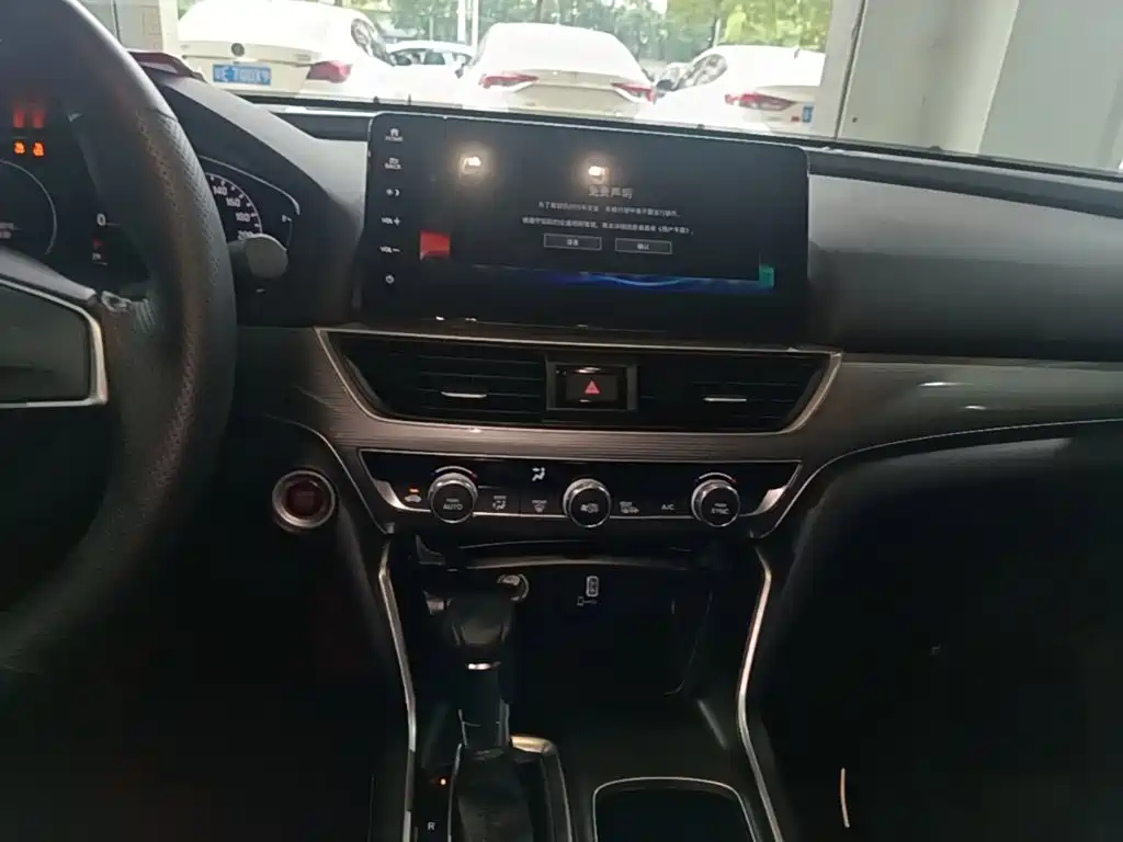 Honda Accord 2022 — фото 13
