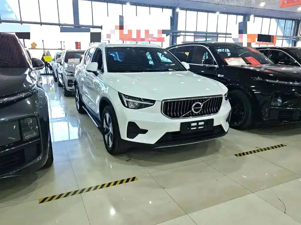 Volvo XC40 2022 — фото 3