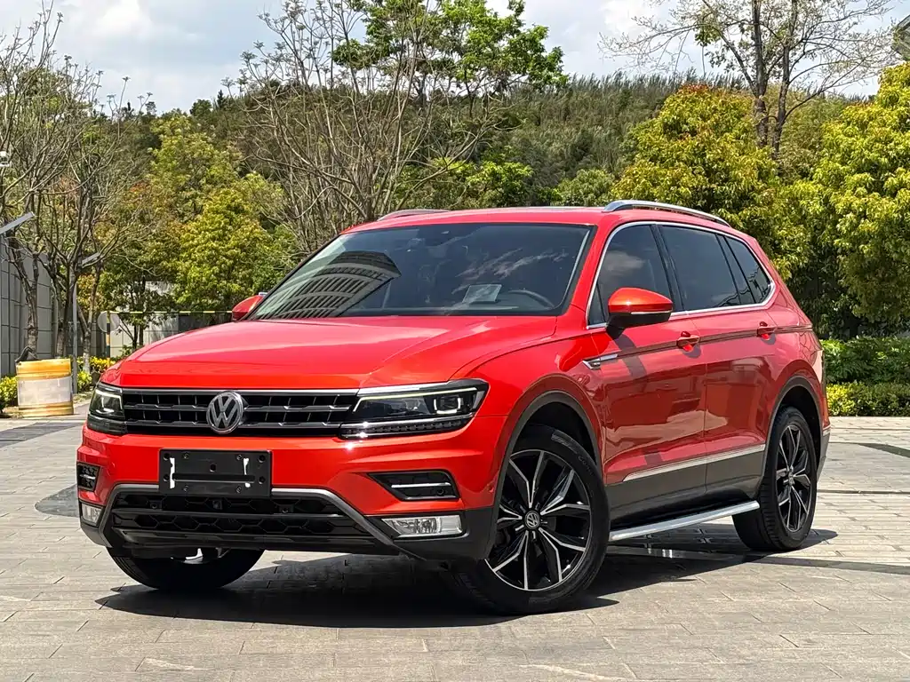 Volkswagen Tiguan L 2017 — фото 1