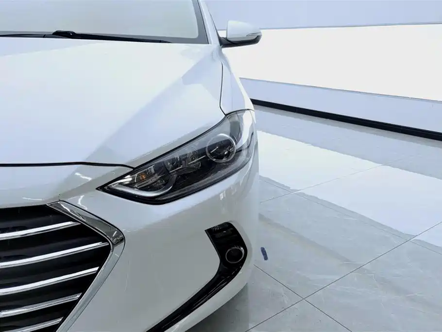 Hyundai Elantra 2019 — фото 5