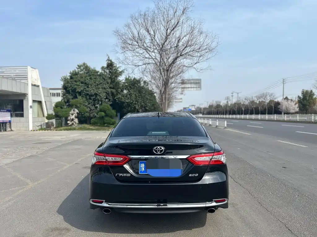 Toyota Camry 2023 — фото 4
