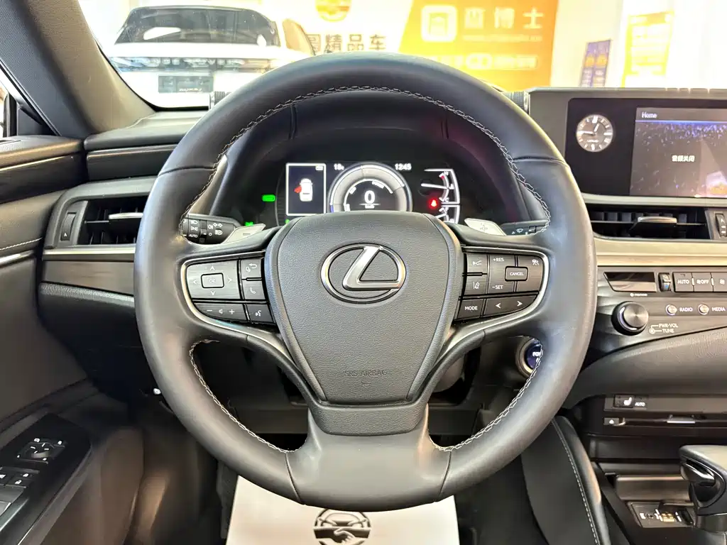 Lexus ES 2020 — фото 15