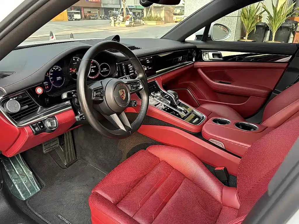 Porsche Panamera 2021