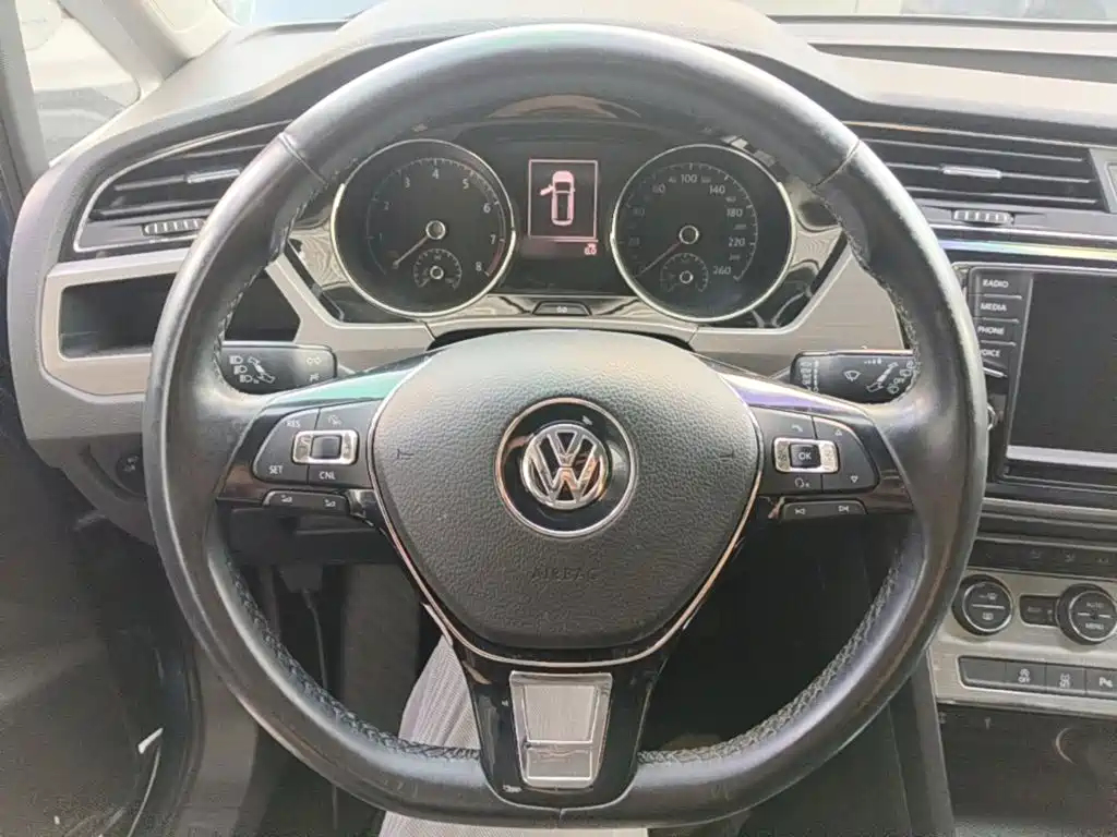 Volkswagen Touran 2019 — фото 11