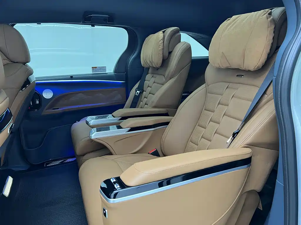Toyota Granvia — фото 23