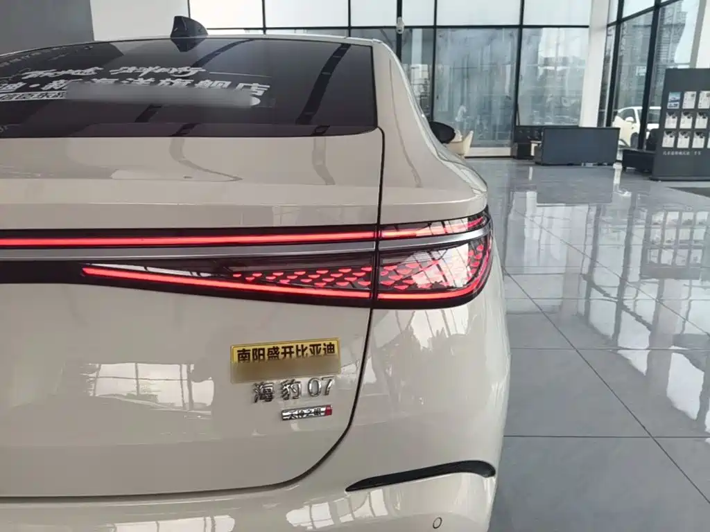 BYD Seal 07 DM-i 2025 — фото 8