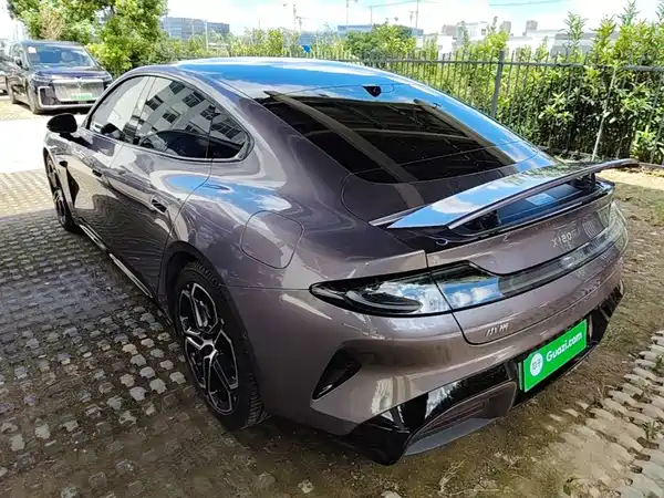 Xiaomi SU7 2025