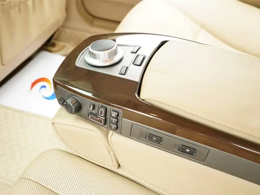 BMW 7 Series 2008 — фото 19