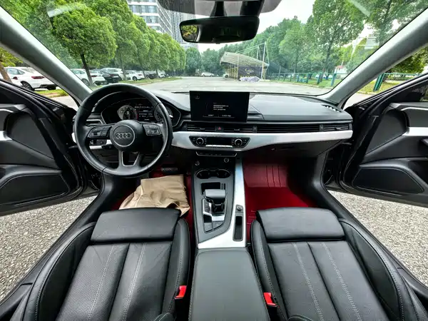 Audi A4L 2021