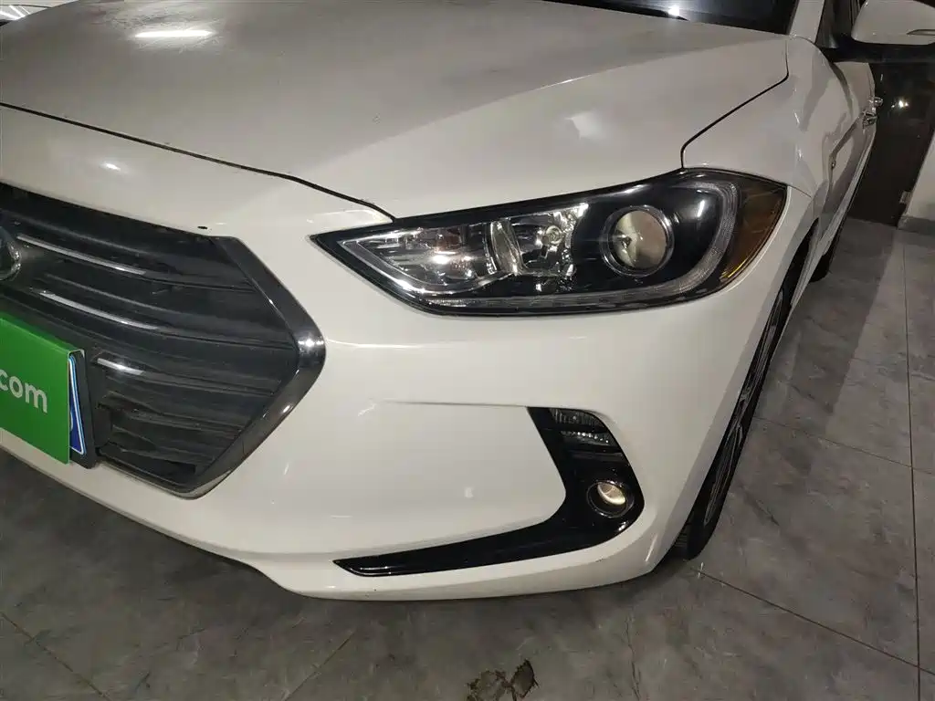 Hyundai Elantra 2018 — фото 24