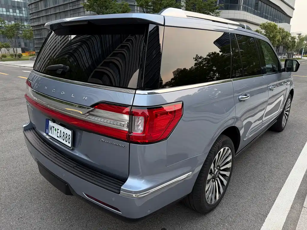 Lincoln Navigator 2019 — фото 9