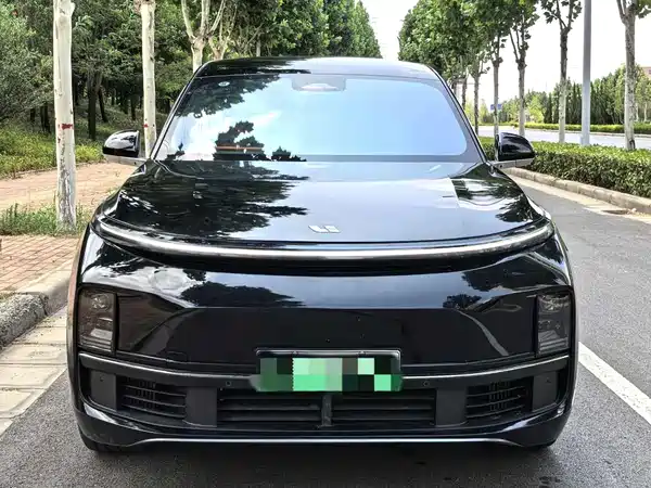 Li Auto L8 2025