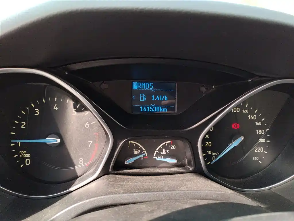 Ford Focus 2015 — фото 12