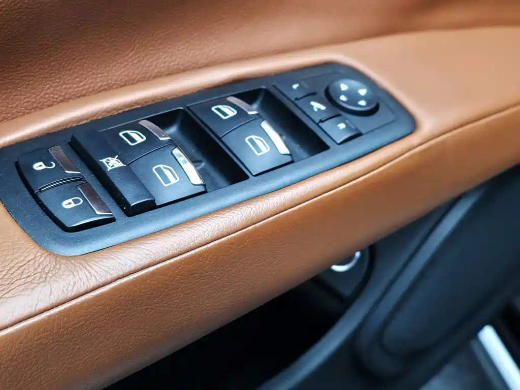 Maserati Quattroporte 2014 — фото 11
