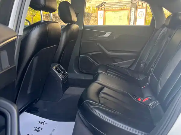 Audi A4L 2018