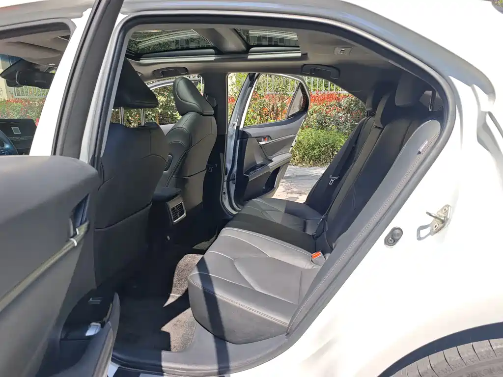 Toyota Camry 2022 — фото 17