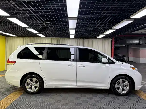 Toyota Sienna 2015