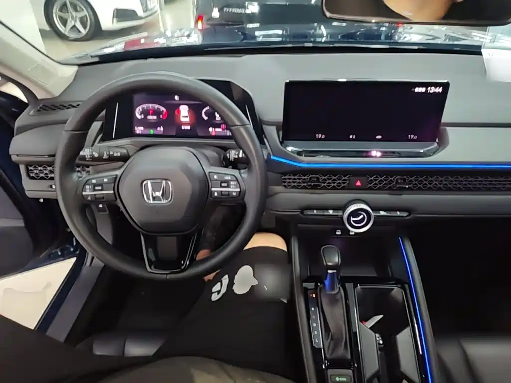 Honda Accord 2024 — фото 11