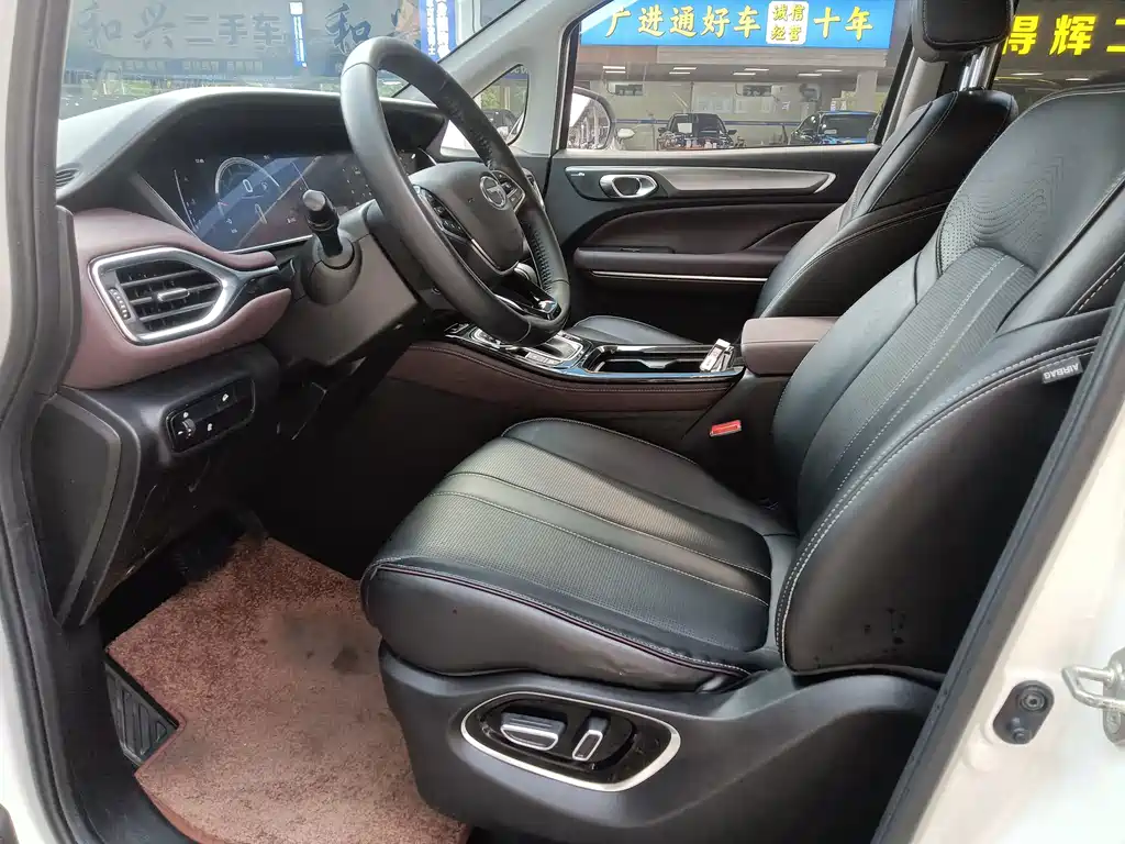 GAC Trumpchi M6 2023 — фото 4
