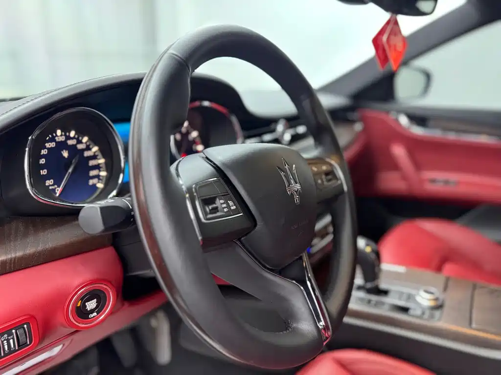 Maserati Quattroporte 2018 — фото 13