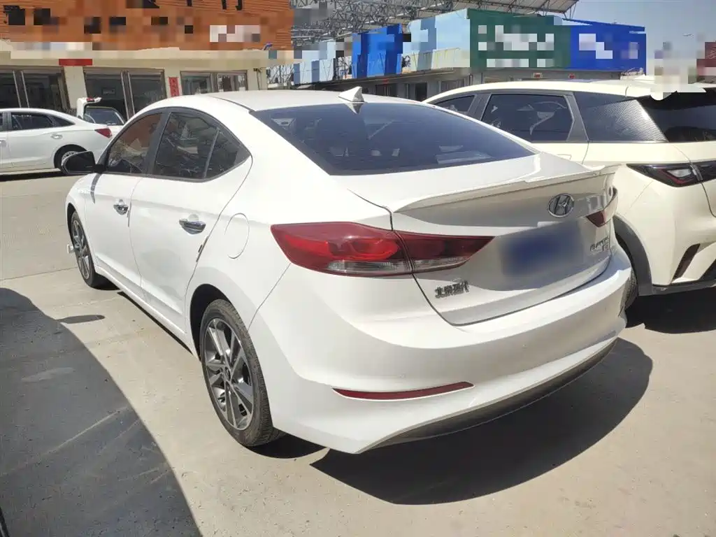 Hyundai Elantra 2019 — фото 12