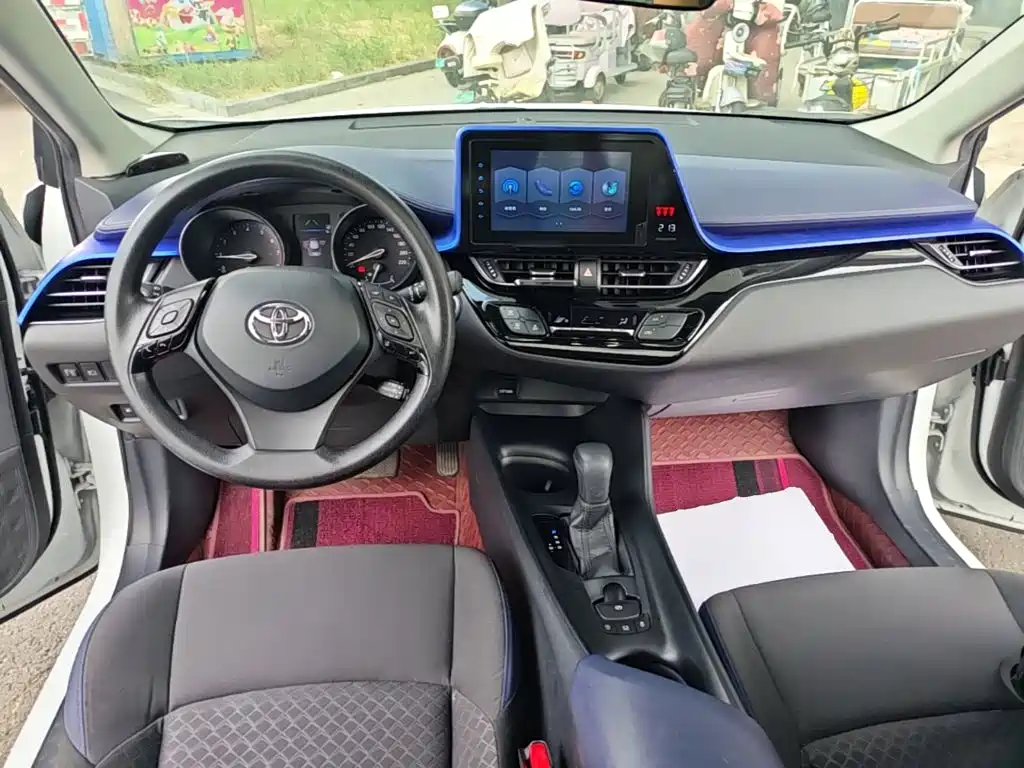 Toyota C-HR 2021 — фото 10