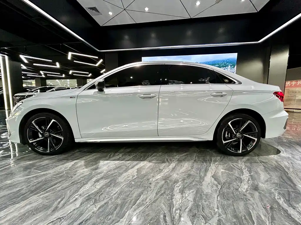 Audi A3 2022 — фото 8
