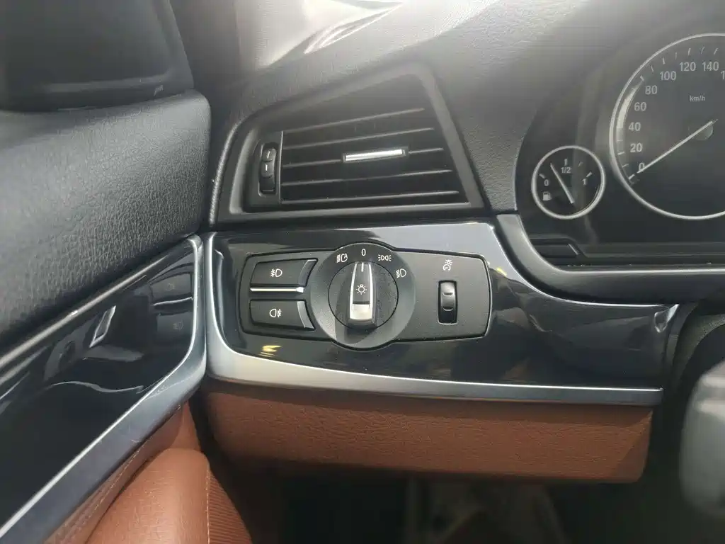 BMW 5 Series 2015 — фото 8
