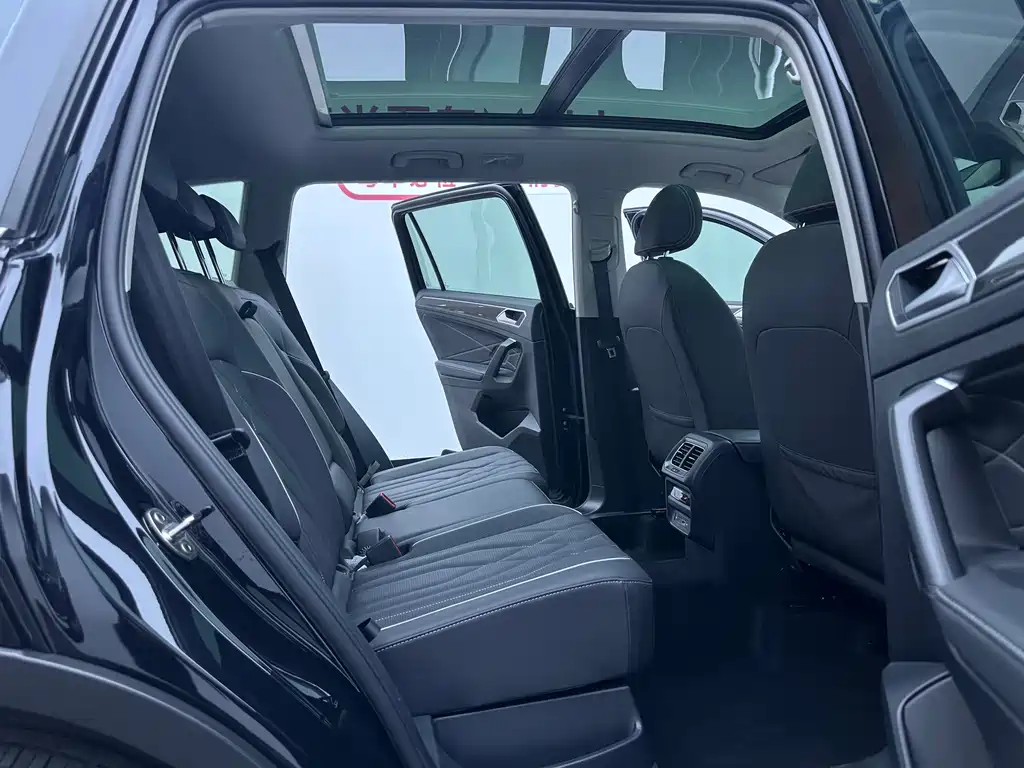 Volkswagen Tiguan L 2023 — фото 23