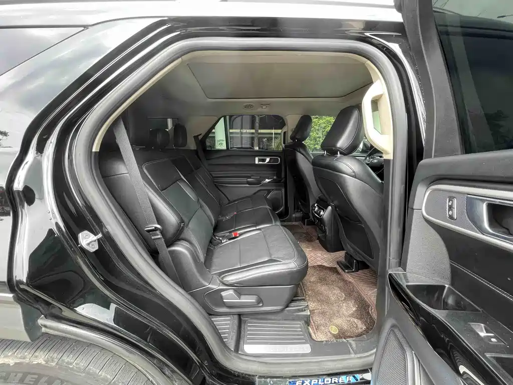 Ford Explorer 2021 — фото 10