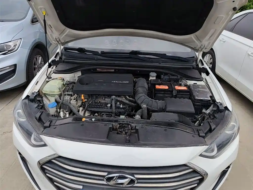 Hyundai Elantra 2019 — фото 20