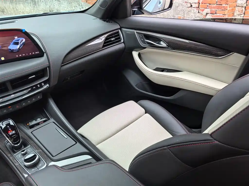 Cadillac CT5 2025 — фото 13