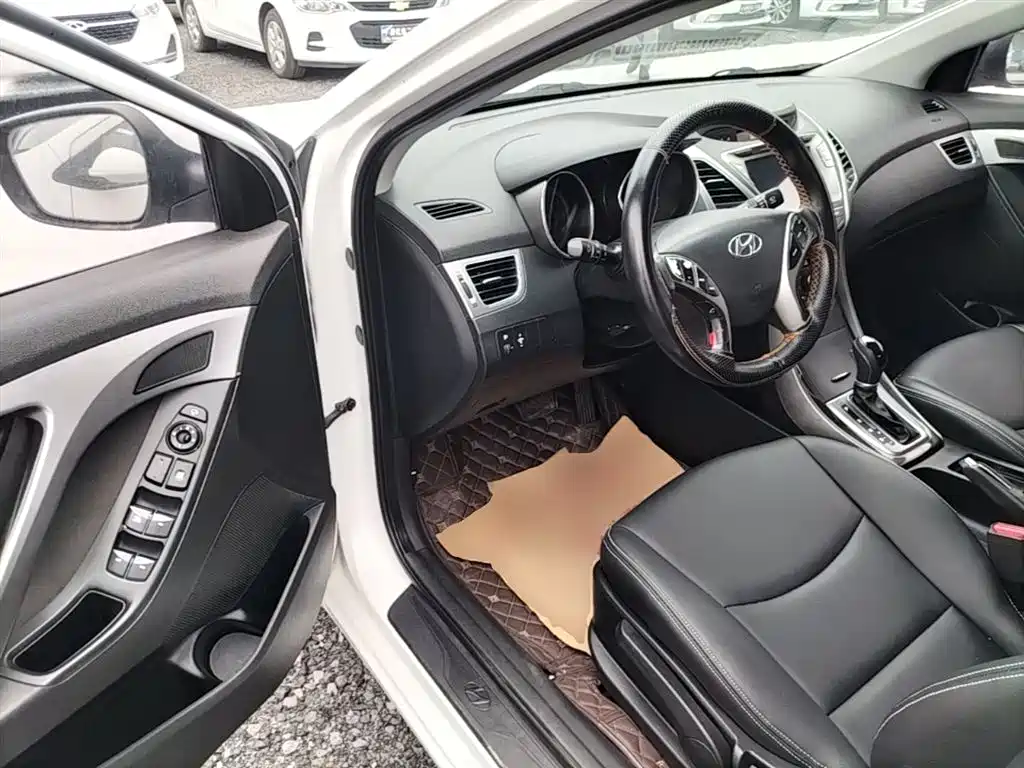 Hyundai Elantra Langdong 2015 — фото 16