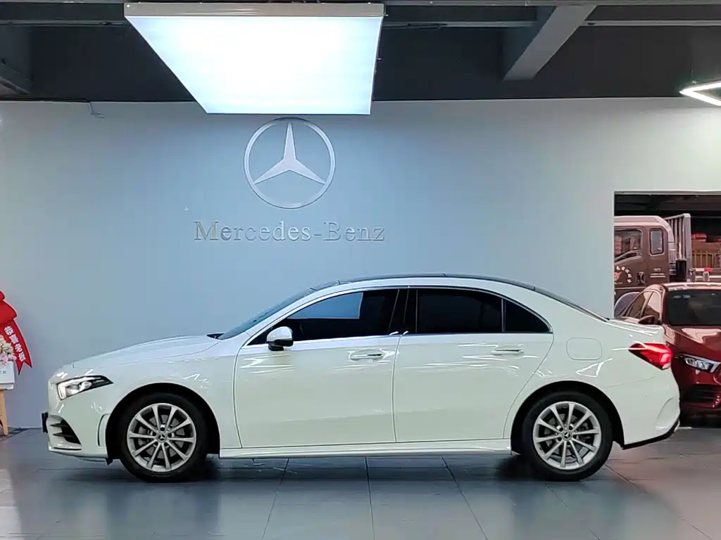 Mercedes-Benz A-Class 2022 — фото 4