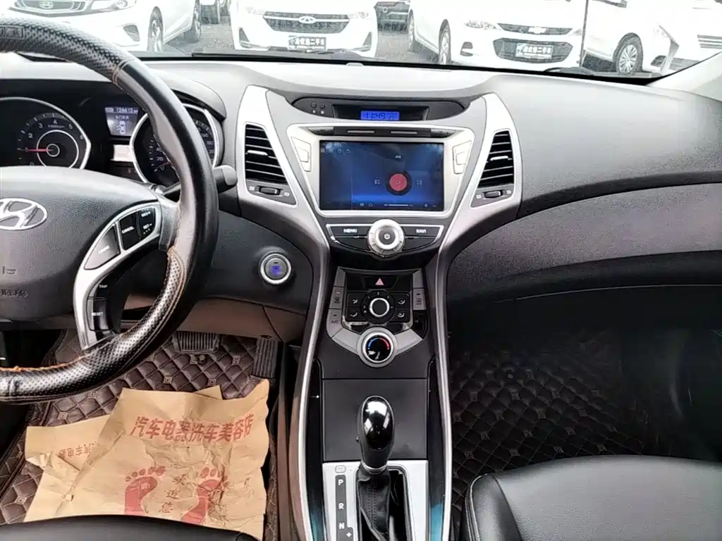 Hyundai Elantra Langdong 2015 — фото 13