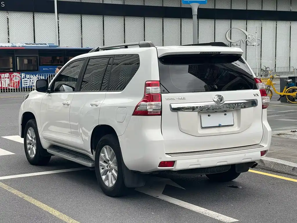 Toyota Prado 2015 — фото 11