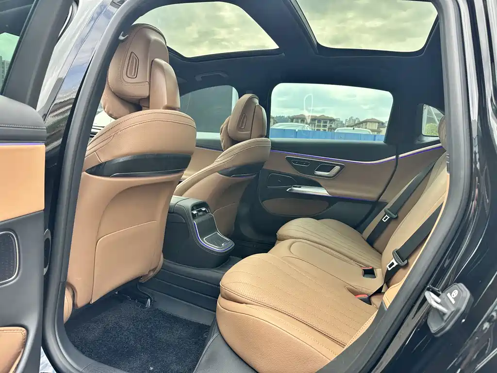 Mercedes-Benz E-Class 2025 — фото 12