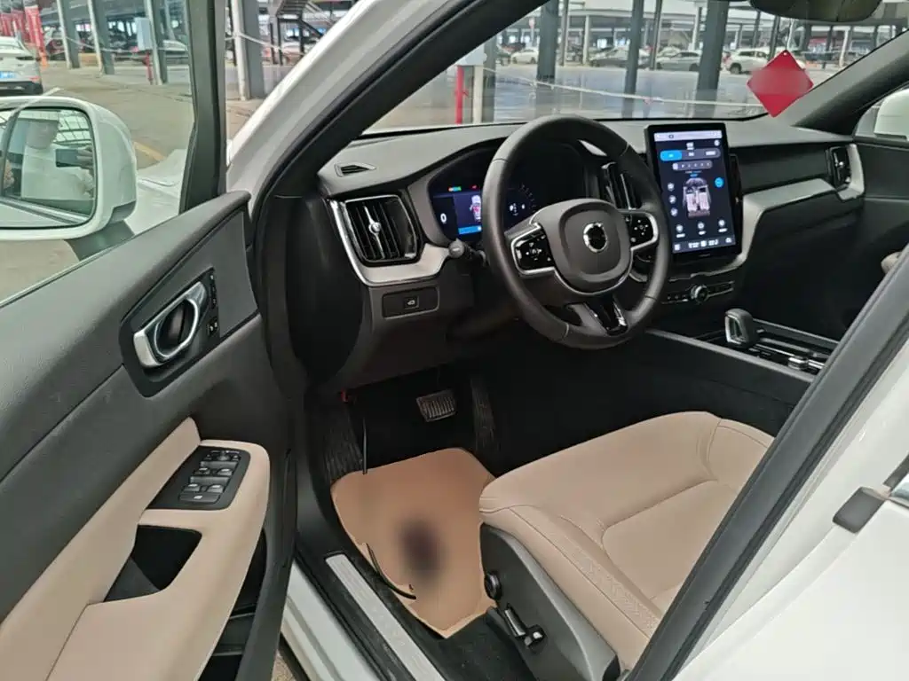 Volvo XC60 2025 — фото 16