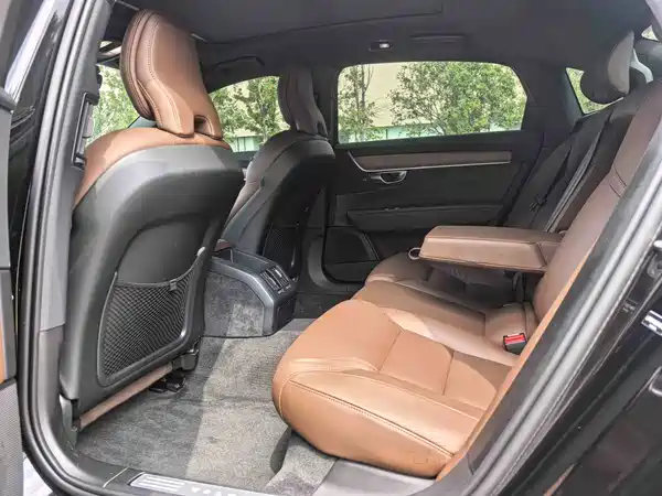 Volvo S90 2025