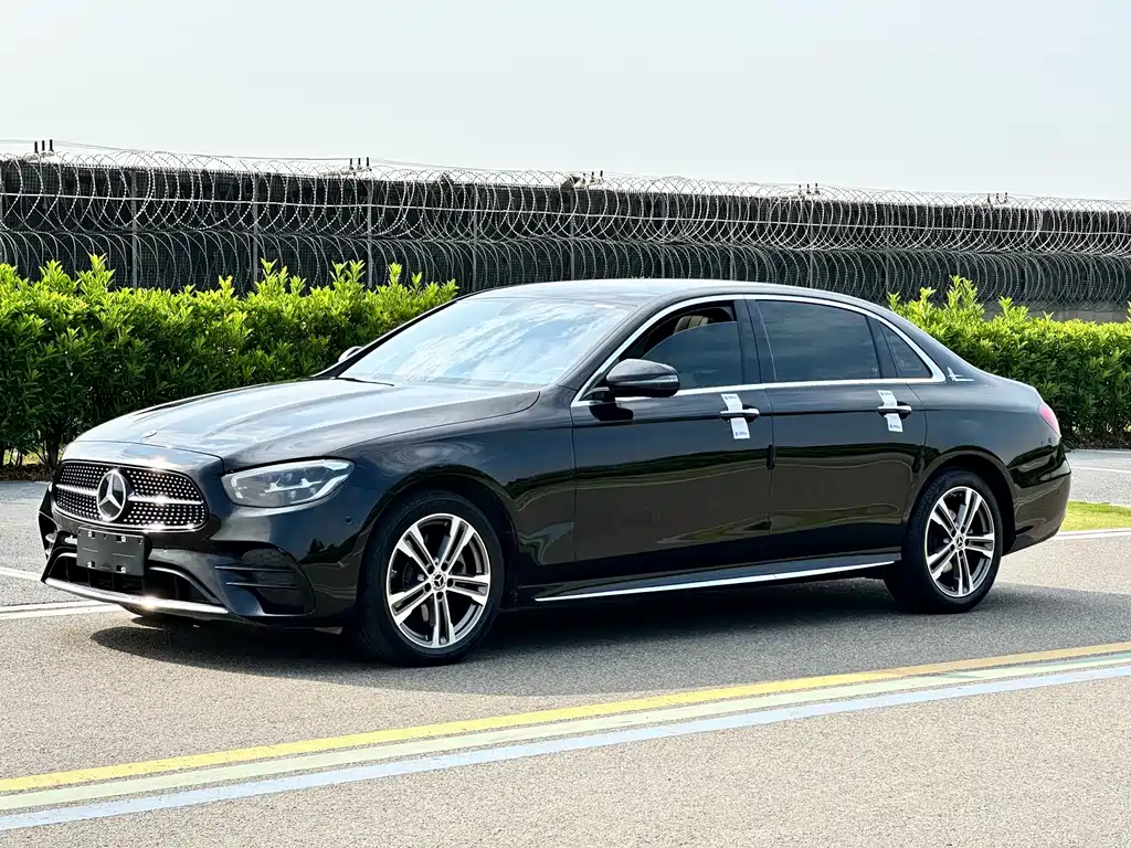 Mercedes-Benz E-Class 2022 — фото 1