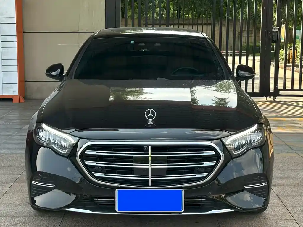 Mercedes-Benz E-Class 2025 — фото 2